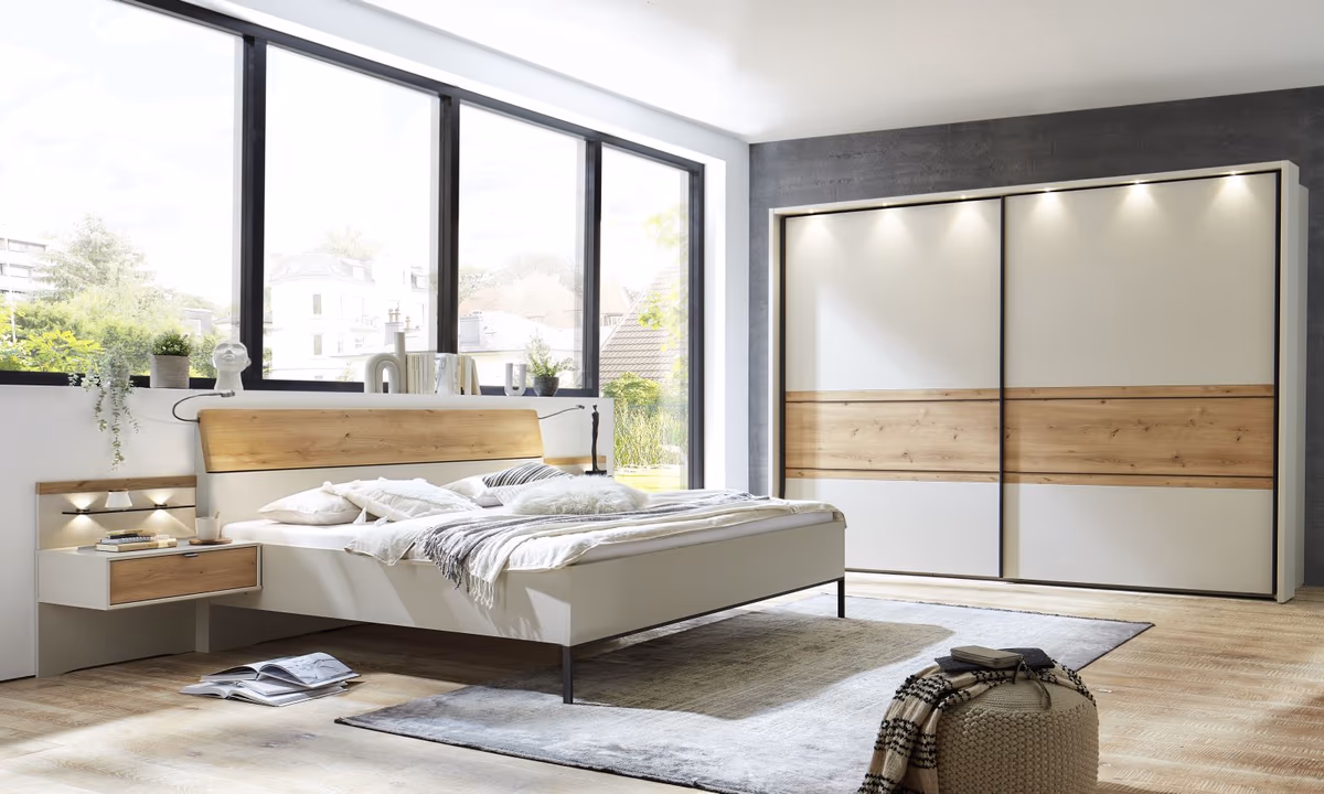 Schlafzimmer - mit Passepartout und Beleuchtung, Champagner Dekor, Absetzung Bianco Eiche