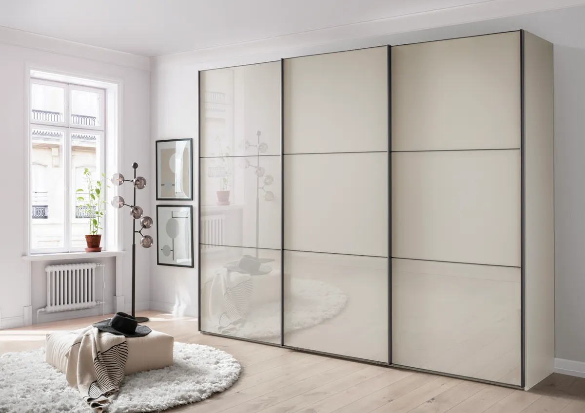 Schwebetürenschrank - B. ca. 300 cm. Glas Champagner