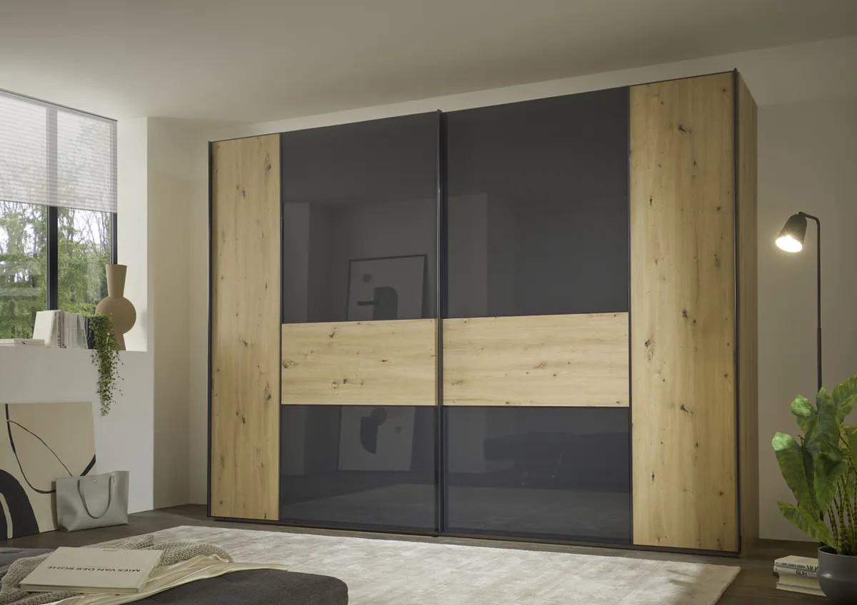 Schwebetürenschrank - mittig Anthrazitglas, B. ca. 298 cm, Dekor Artisan Eiche