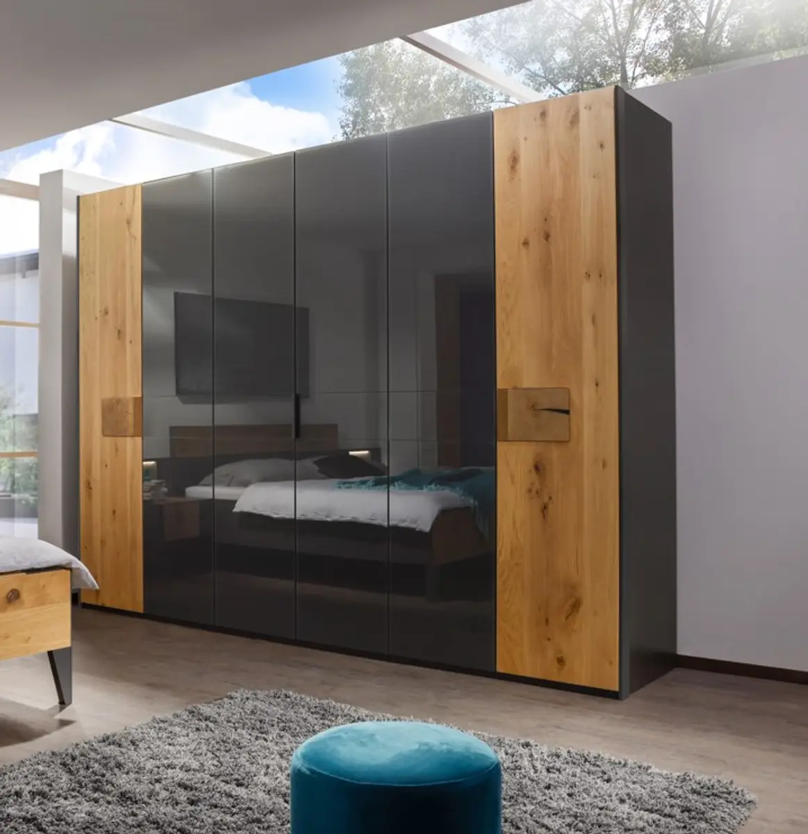 Drehtürenschrank - B. ca. 301 cm, Außentüren Wildeiche massiv mit Hirnholzeinlage massiv, Farbglas Graphit