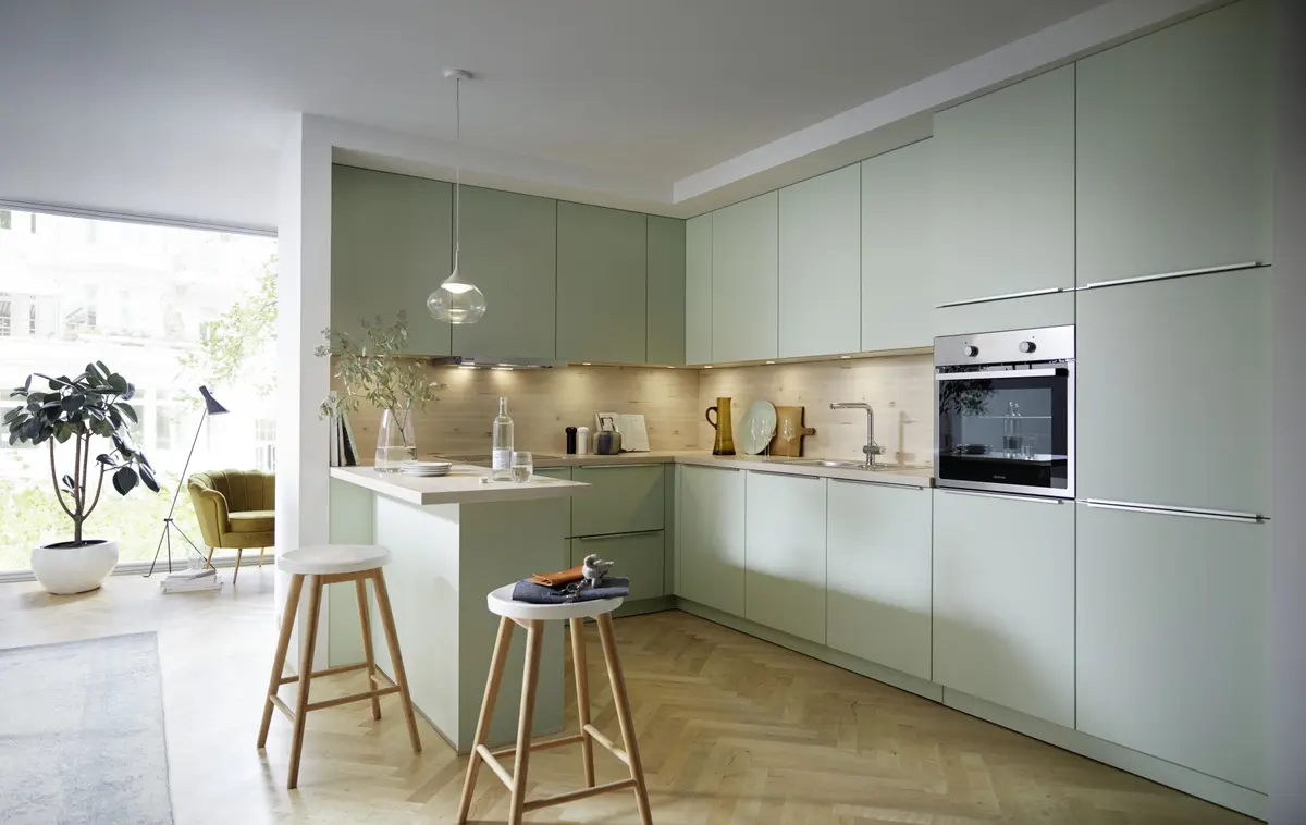 U-Küche 55.100 CO 13 520, Pastellgrün Satin