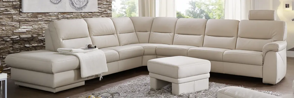 Wohnlandschaft EM St. Gallen - Hocker links, Relax-Eckteil, 3-Sitzer rechts, Leder, Natur