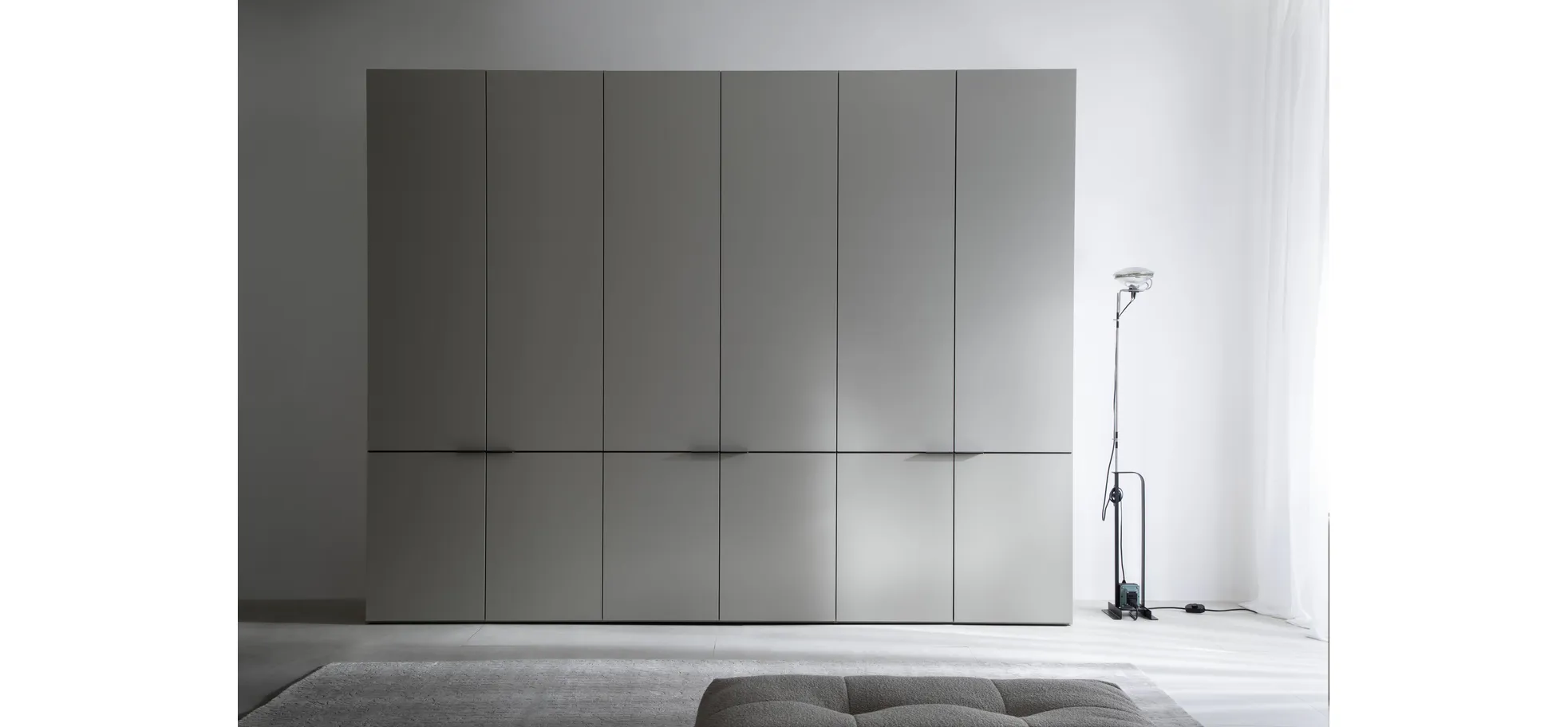 Drehtürenschrank Matera - BHT ca. 301x235x60 cm, Lack Matt, Muschelgrau, Griffe Coffee