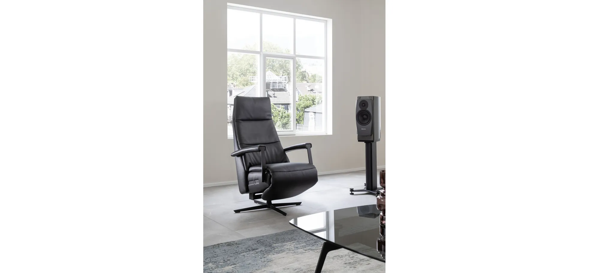 Sessel Possitano - motor. Relaxfunktion und Aufstehhilfe, Leder, Schwarz
