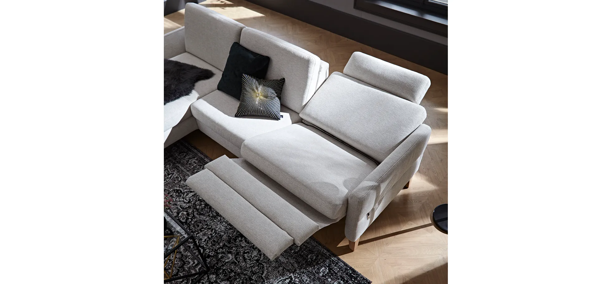 Ecksofa Arima - Longchair links mit 2,5-Sitzer inkl. Relaxfunktion und Sitzvorzug (motorisch), Stoff, Creme