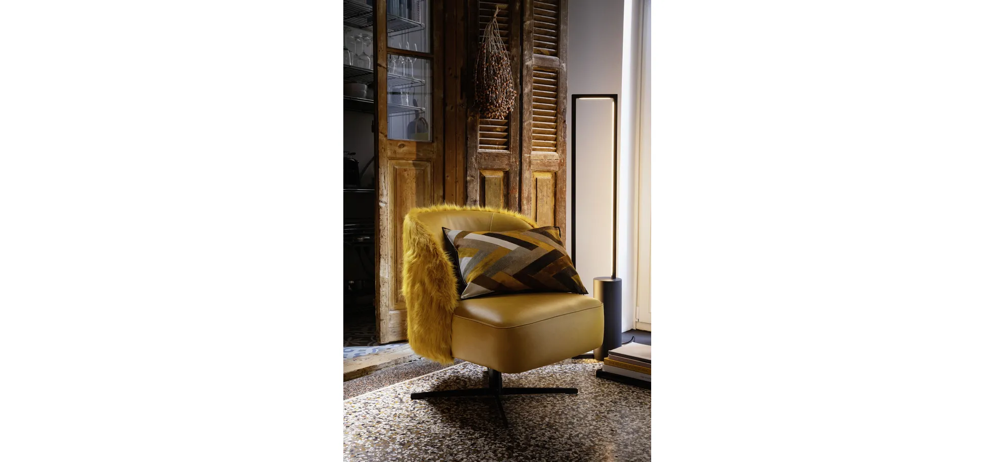 Sessel Cuneo - drehbar, Leder Kurkuma, Stoff, Gold