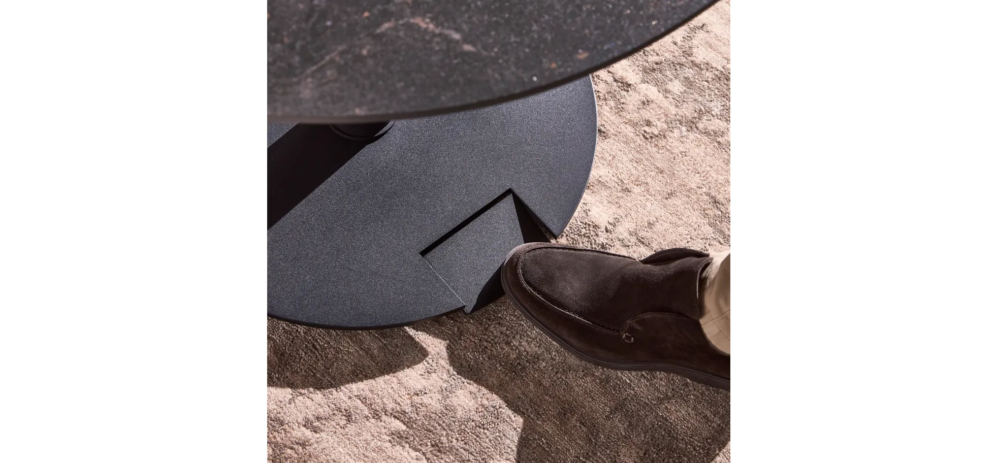 Beistelltisch Camas - LBH ca. 50x50x48 cm, Keramik schwarz