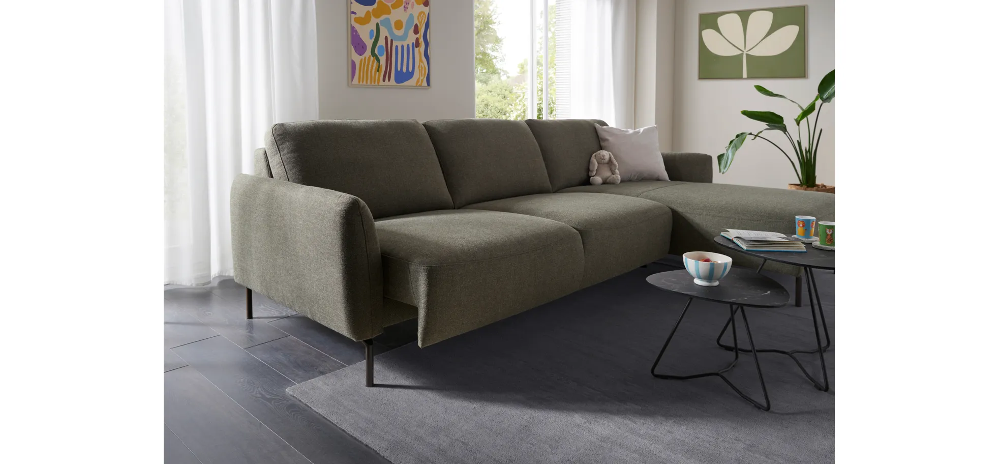 Ecksofa Leona - 3-Sitzer mit Longchair rechts inkl. Sitzvorzug motorisch, Stoff, Braungrün