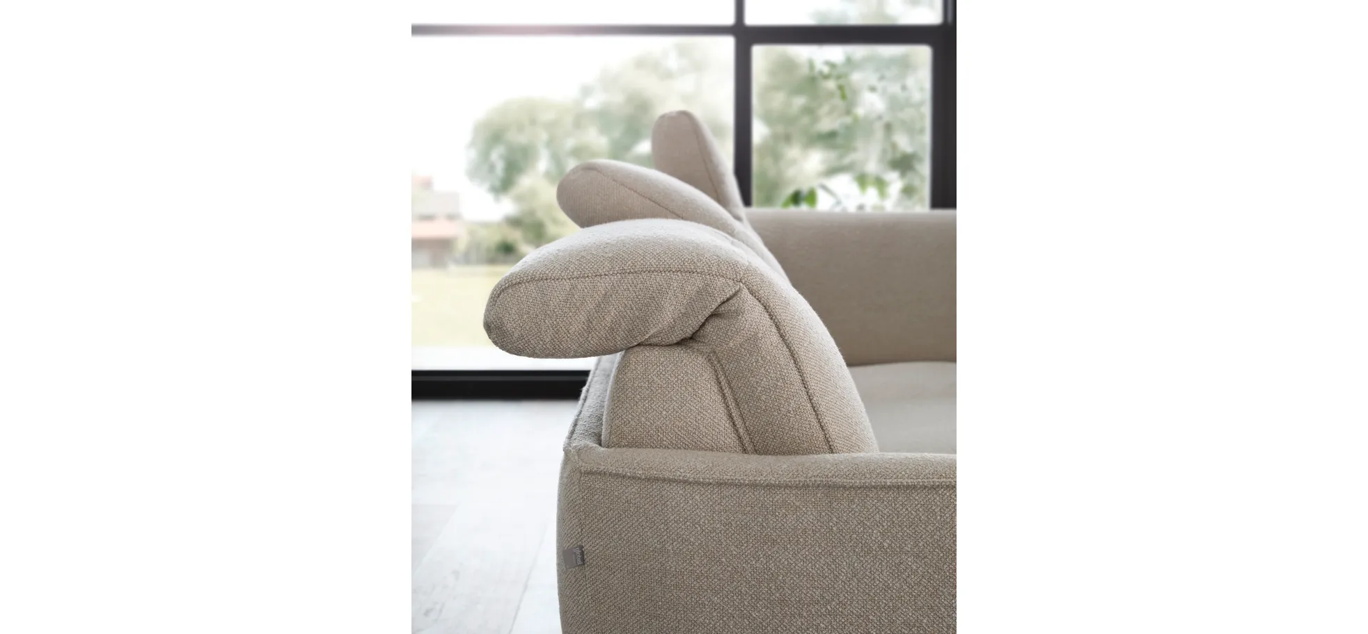 Ecksofa Amadena - 2-Sitzer mit Ecke rechts inkl. Relaxfunktion motorisch, Sitzvorzug und Kopfteilverstellung, Stoff, Creme