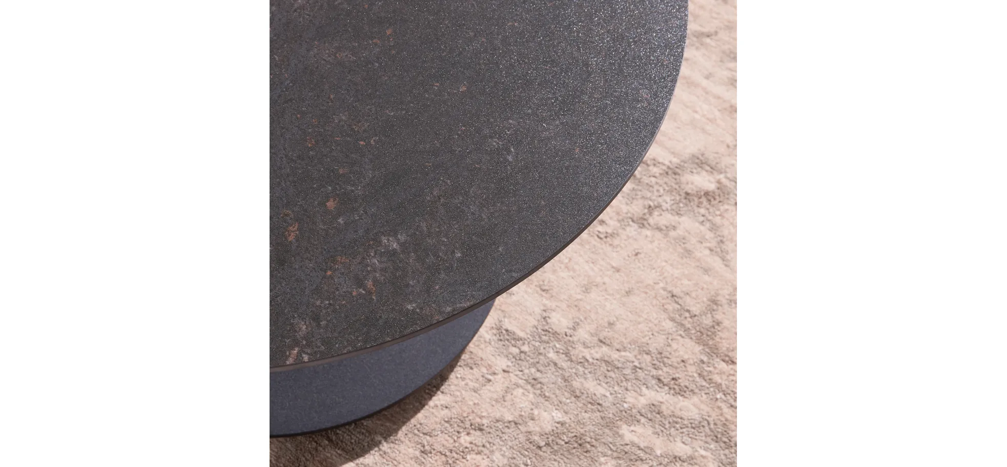 Beistelltisch Camas - LBH ca. 50x50x48 cm, Keramik schwarz