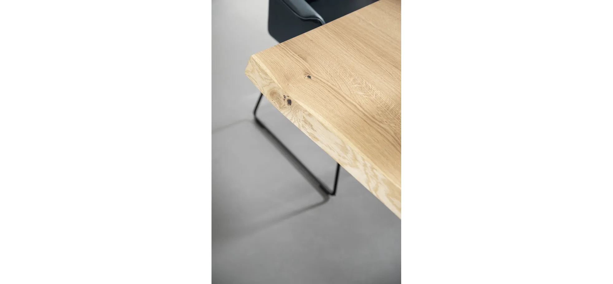 Esstisch 3100 - LB ca. 200x100 cm, Asteiche massiv, Waldkante, Kreuzfuß, Schwarz