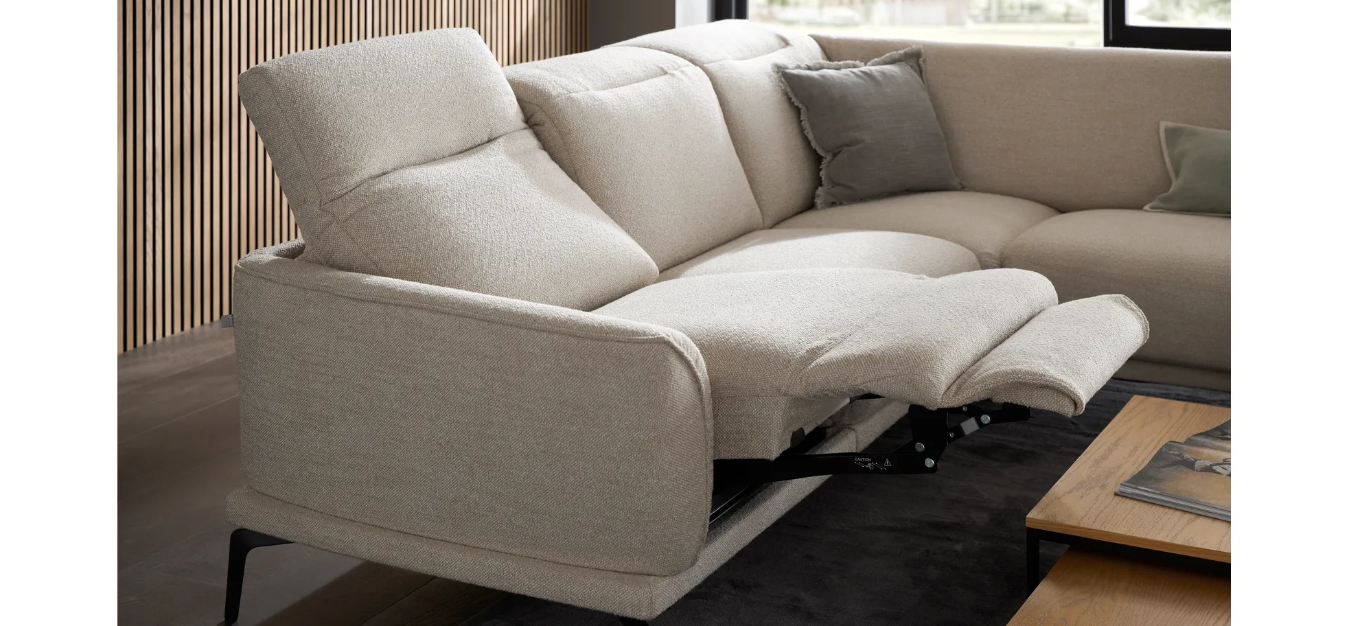Ecksofa Amadena - 2-Sitzer mit Ecke rechts inkl. Relaxfunktion motorisch, Sitzvorzug und Kopfteilverstellung, Stoff, Creme