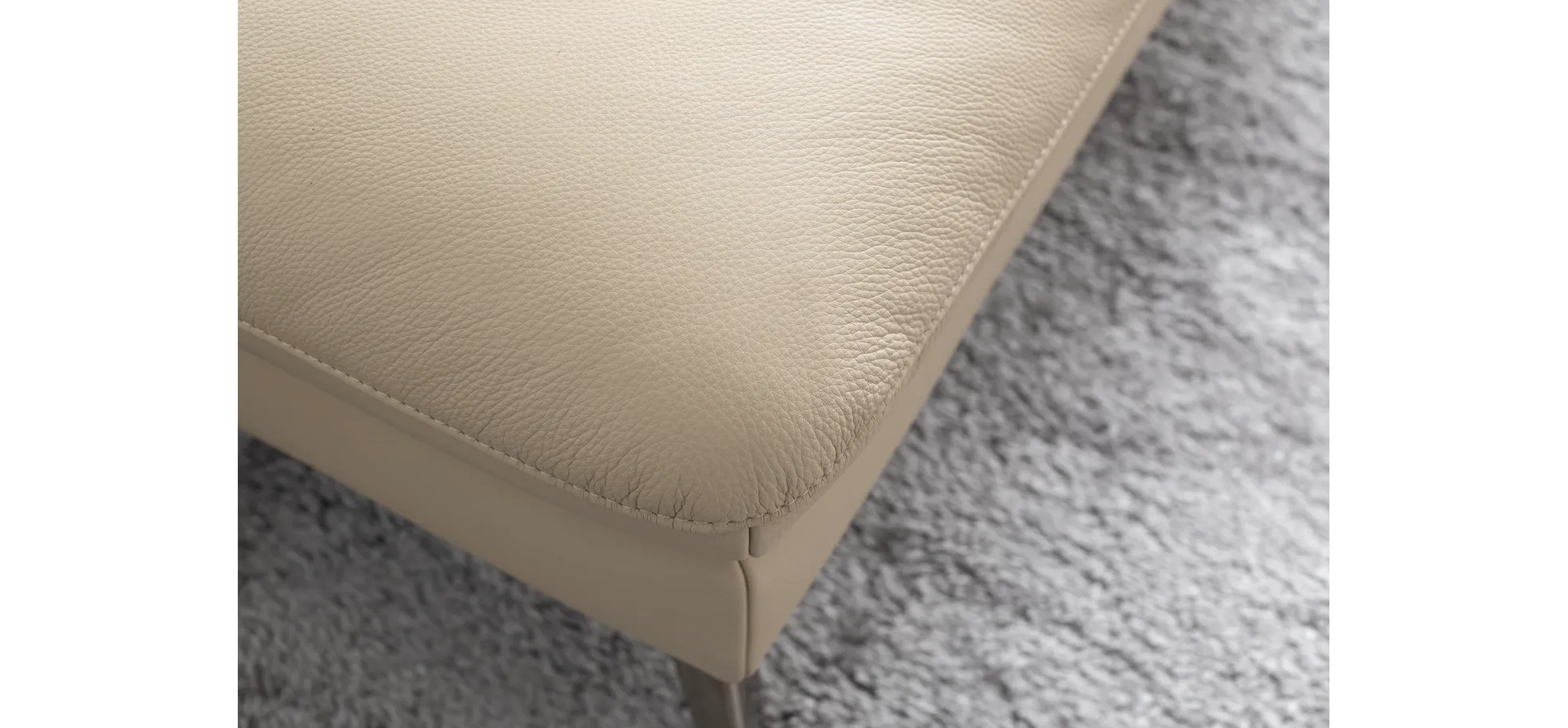 Ecksofa Collina - 2,5-Sitzer, Longchair rechts, inklusive Kopfstütze, Leder, Ecru