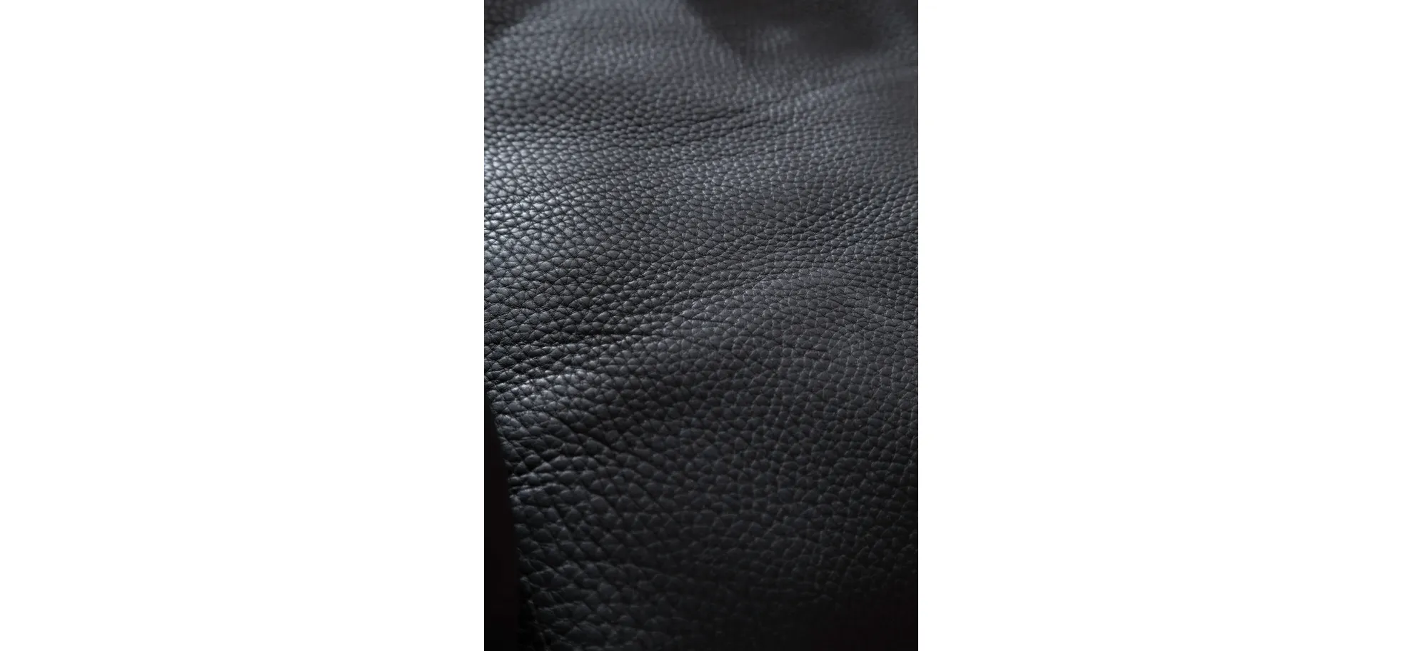 Sofa Aprino 3 - 4-Sitzer XXL, Dickleder, schwarz, Armlehne Kissen