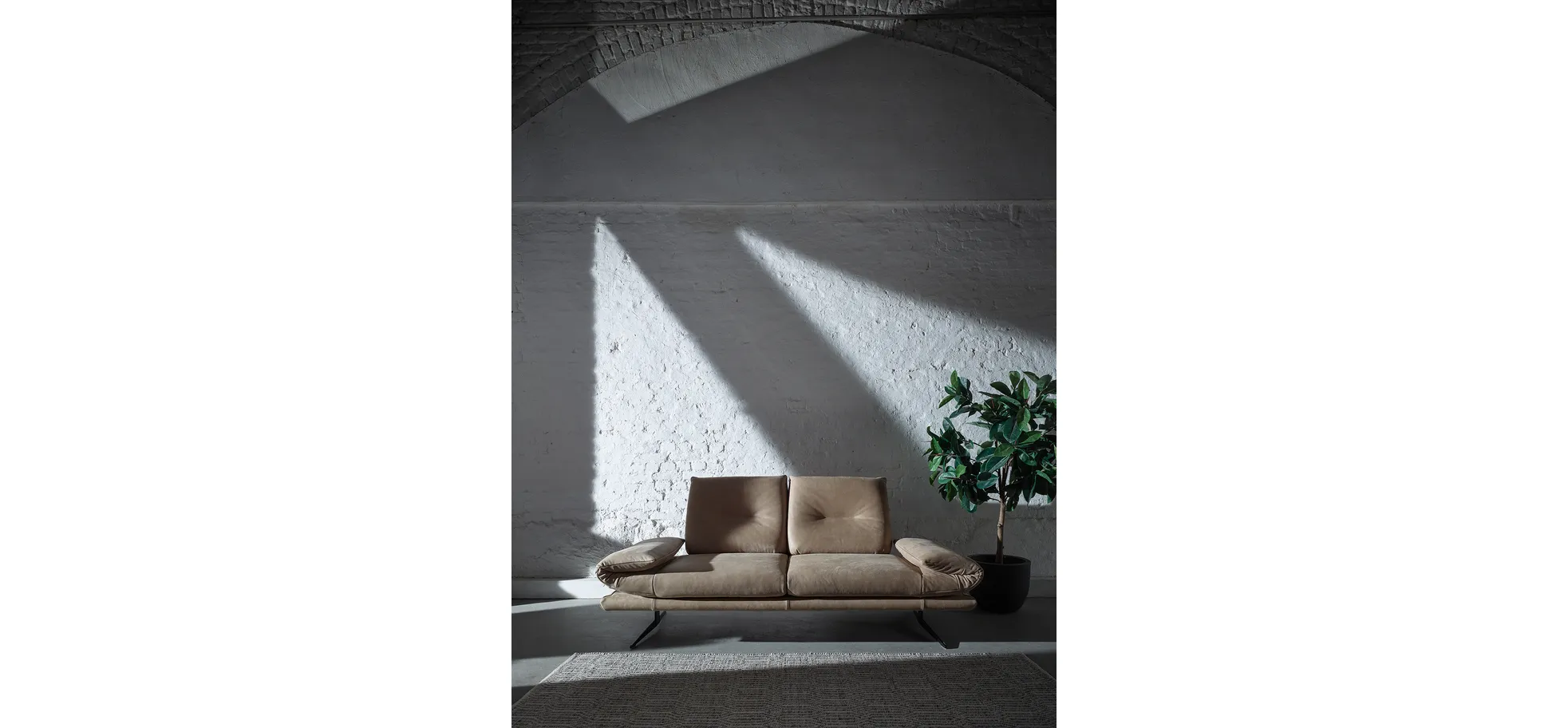 Sofa Lucero - 2,5-Sitzer inkl. Rückenlehne und Sitztiefe verstellbar, Leder, Taupe 