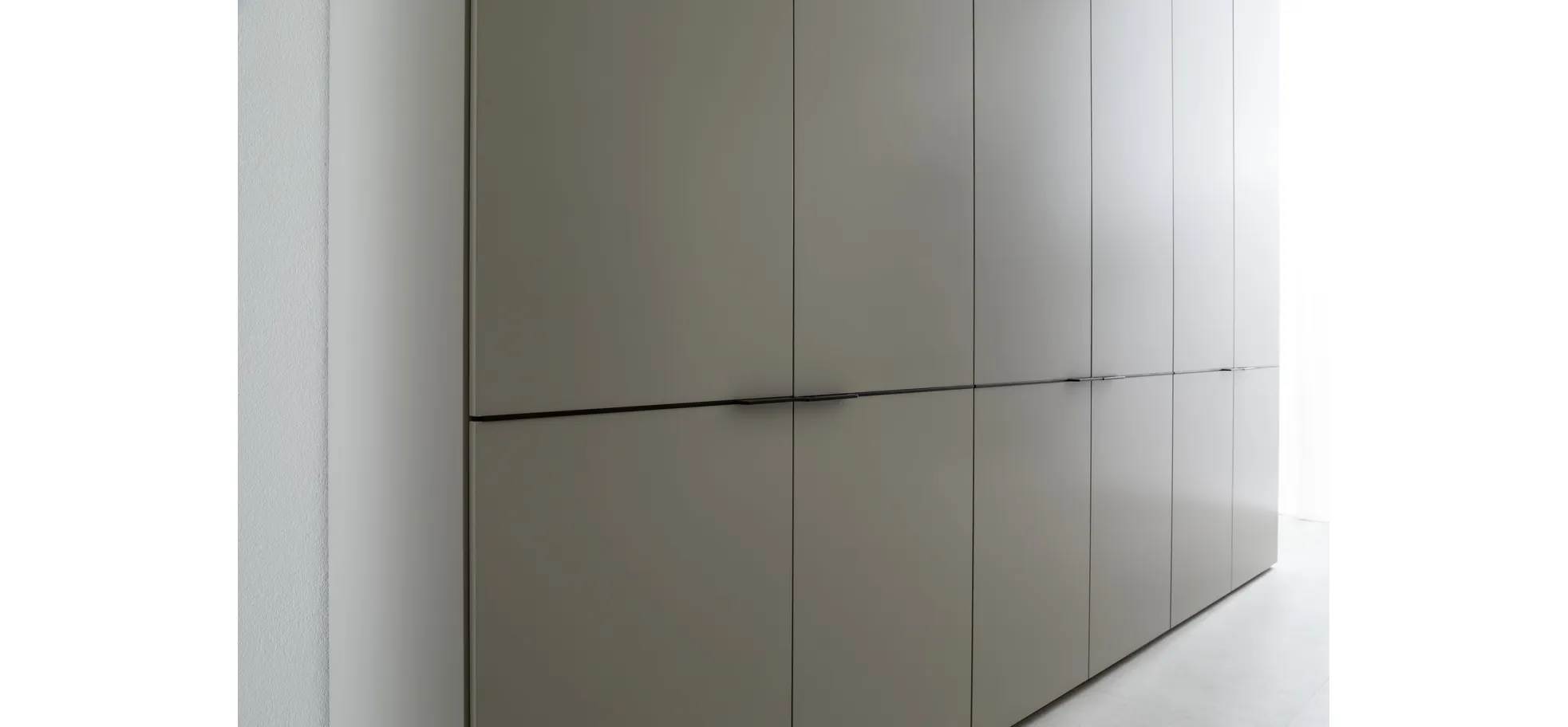 Drehtürenschrank Matera - BHT ca. 301x235x60 cm, Lack Matt, Muschelgrau, Griffe Coffee