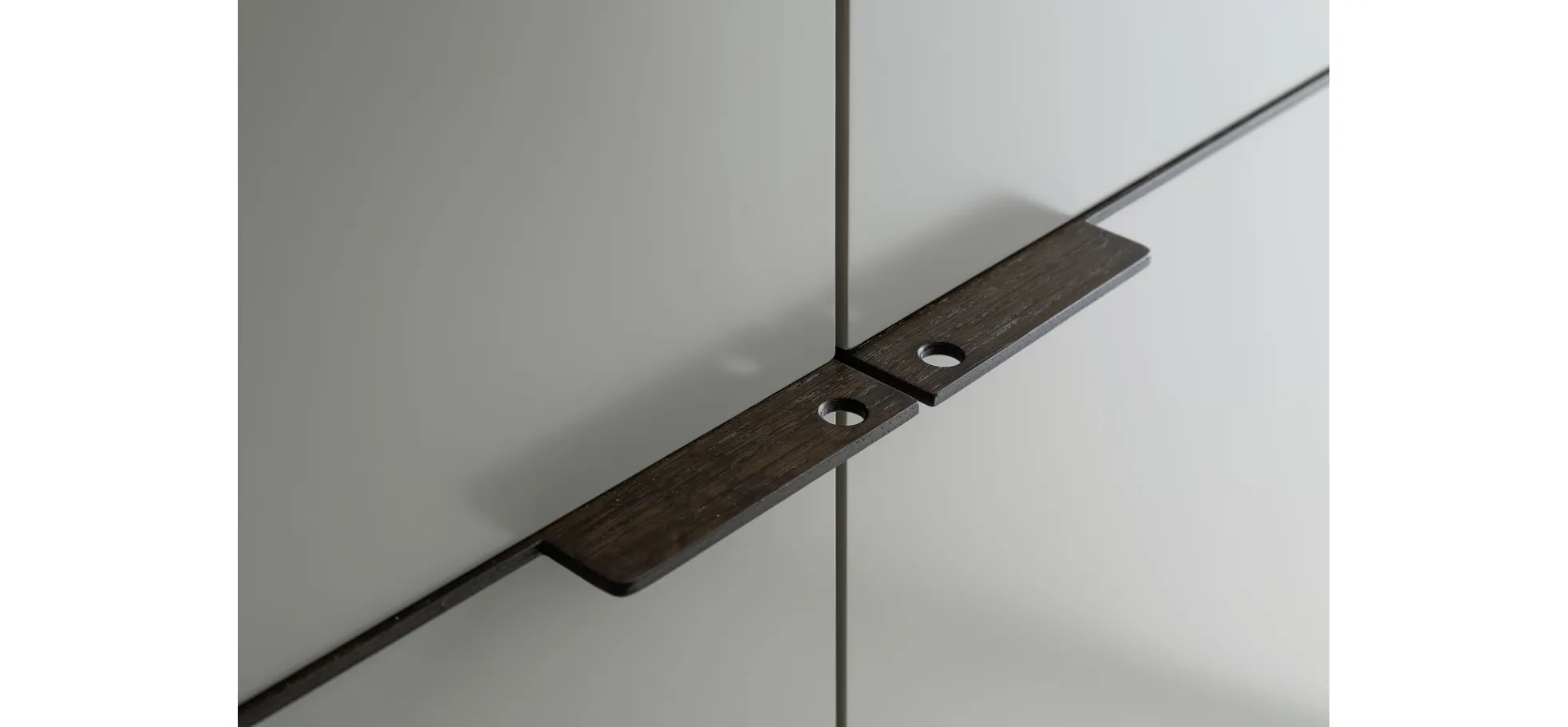Drehtürenschrank Matera - BHT ca. 301x235x60 cm, Lack Matt, Muschelgrau, Griffe Coffee