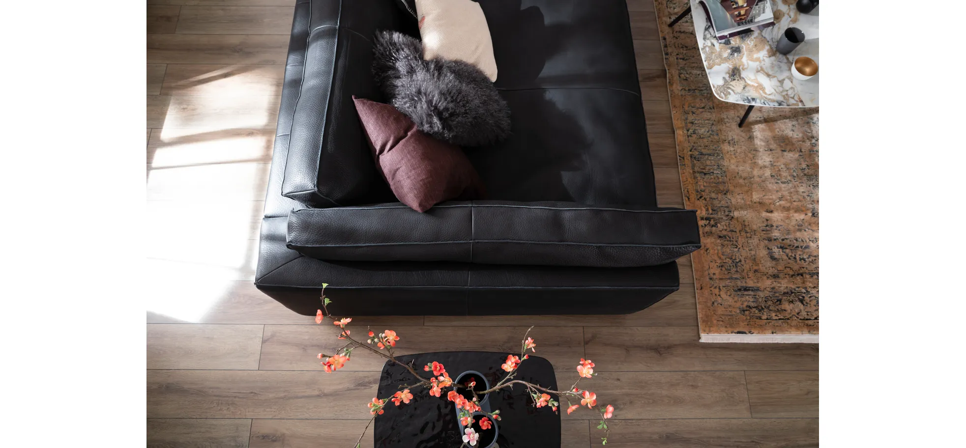 Sofa Aprino 3 - 4-Sitzer XXL, Dickleder, schwarz, Armlehne Kissen