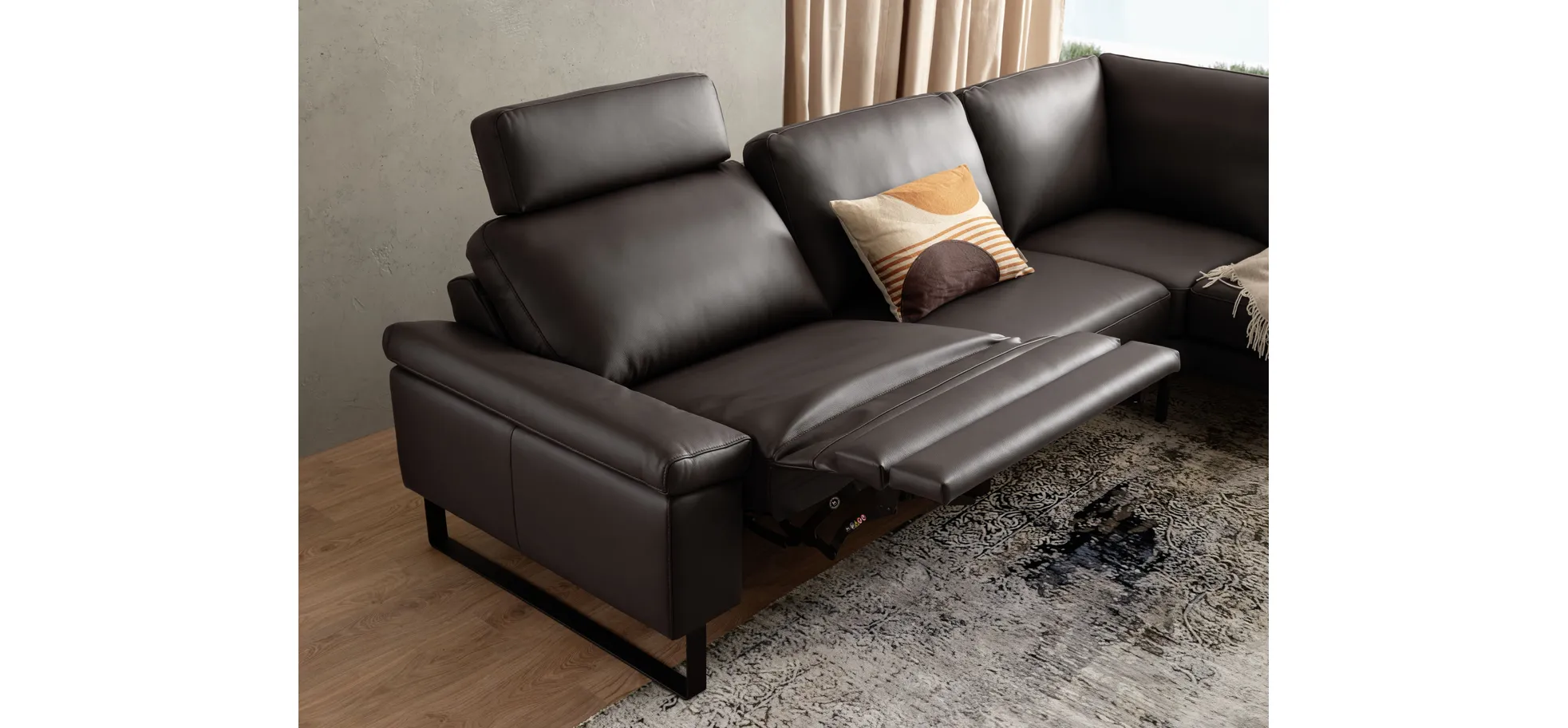 Ecksofa Enna - 3-Sitzer mit Ecke rechts inkl. motorischer Relaxfunktion, Leder, Mocca