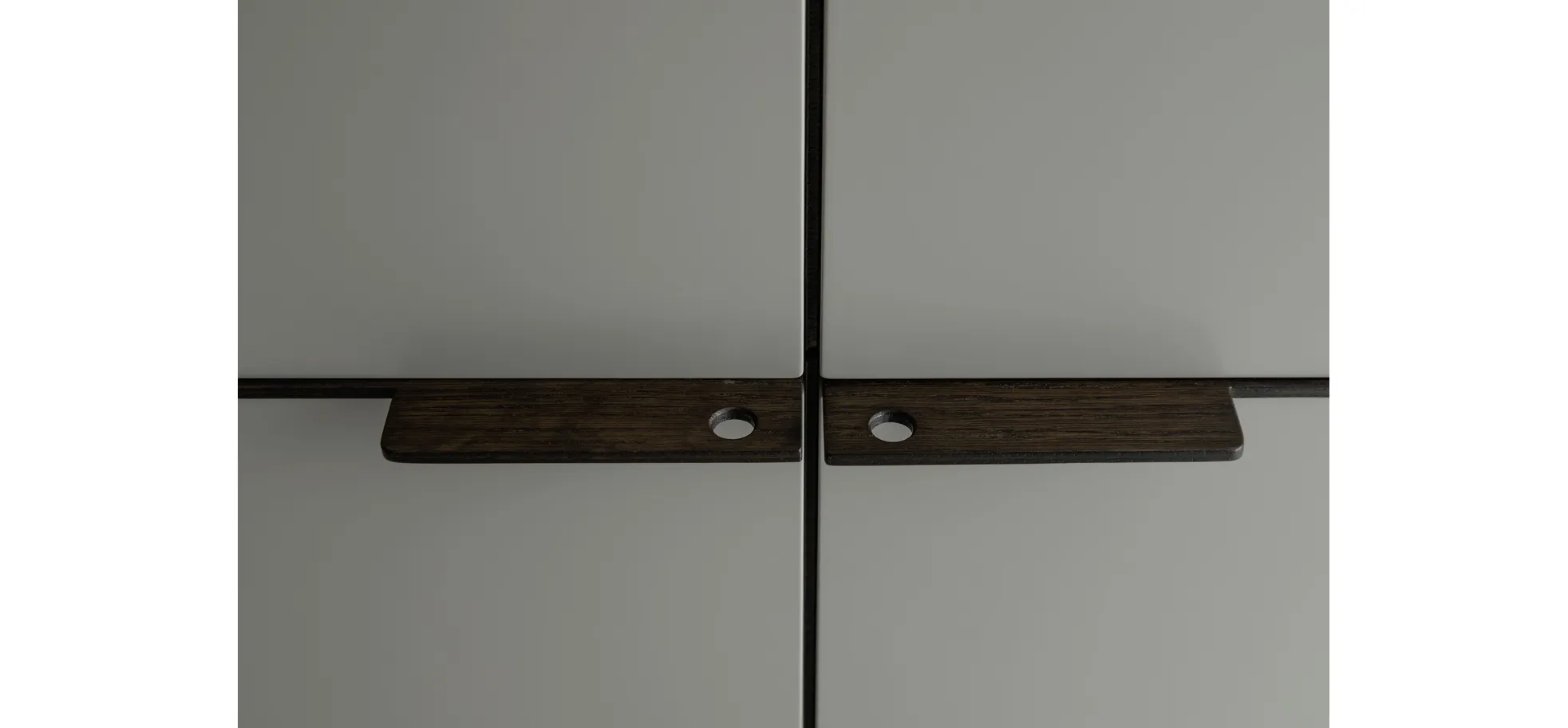 Drehtürenschrank Matera - BHT ca. 301x235x60 cm, Lack Matt, Muschelgrau, Griffe Coffee