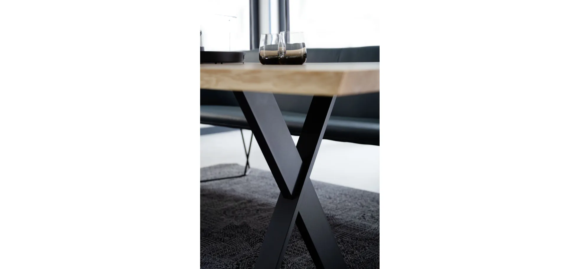Esstisch 3100 - LB ca. 200x100 cm, Asteiche massiv, Waldkante, Kreuzfuß, Schwarz