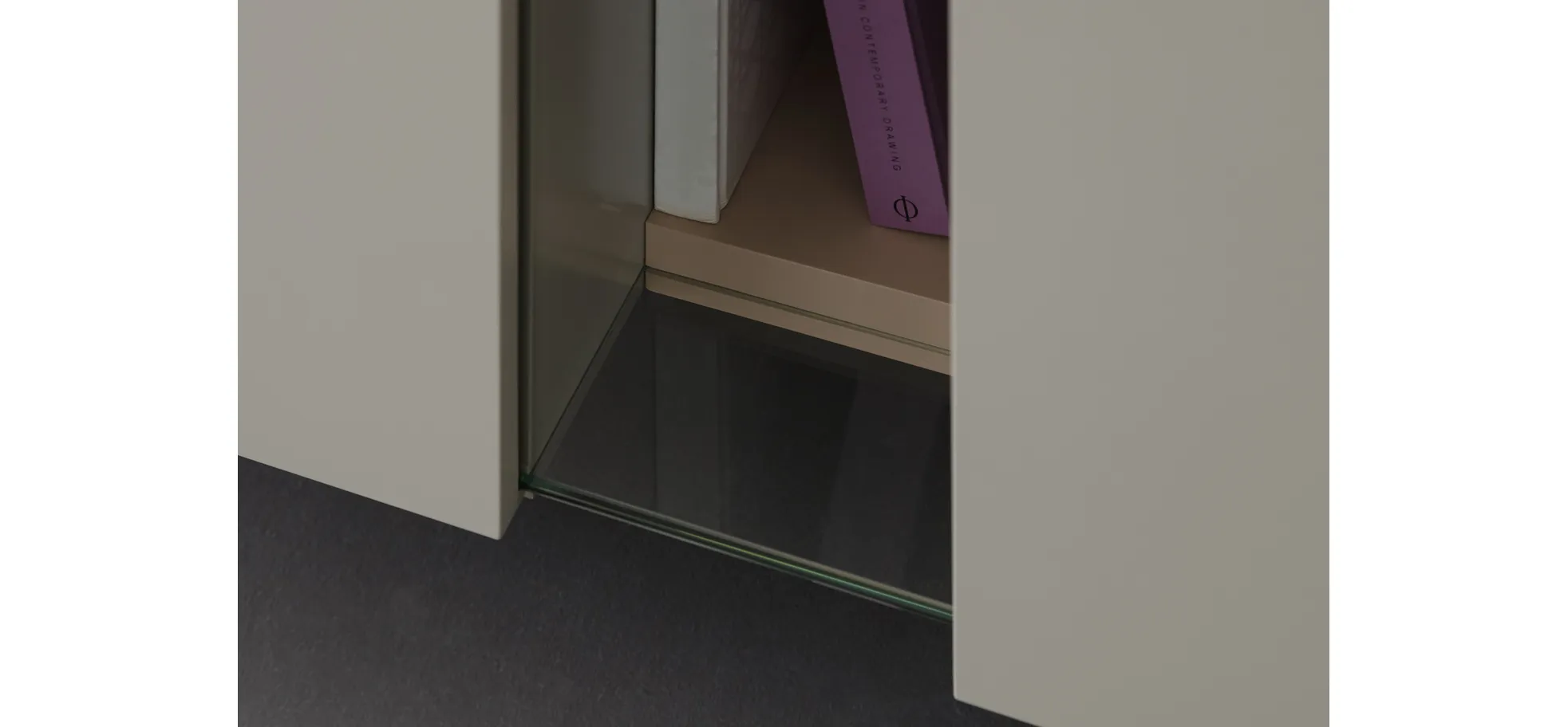 Sideboard 3900 -  Hängend inklusive Beleuchtung, Lack matt, Hellgrau