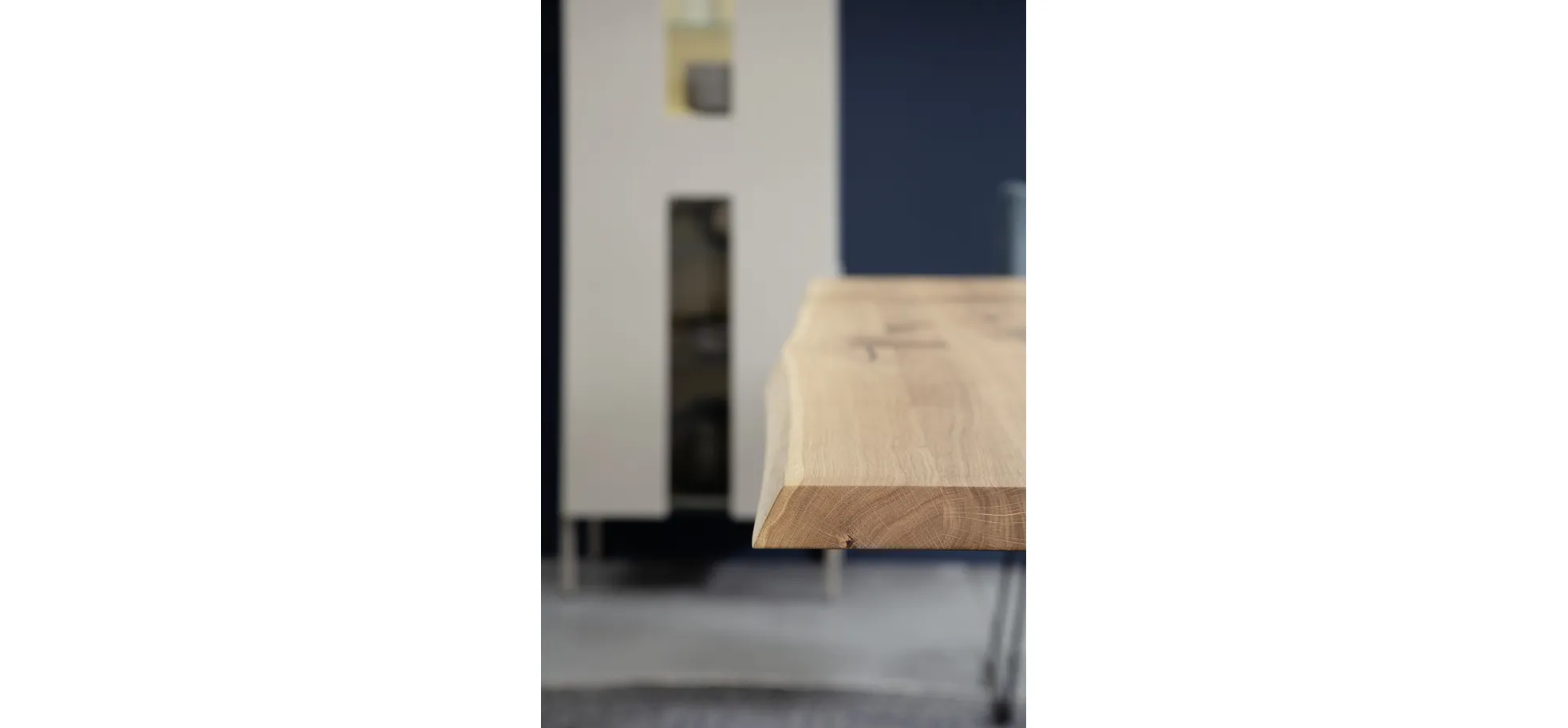 Esstisch 3100 - LB ca. 200x100 cm, Asteiche massiv, Waldkante, Kreuzfuß, Schwarz