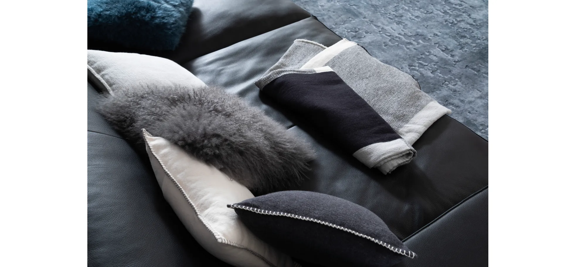 Sofa Aprino 1 - 4-Sitzer XXL, Leder, Schwarz, Armlehne Block