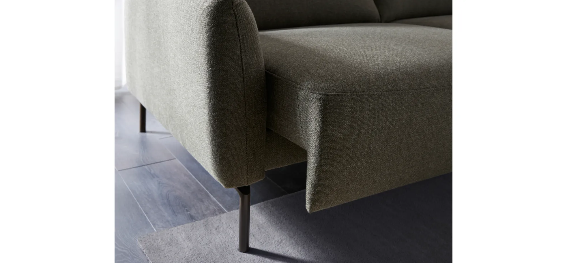 Ecksofa Leona - 3-Sitzer mit Longchair rechts inkl. Sitzvorzug motorisch, Stoff, Braungrün