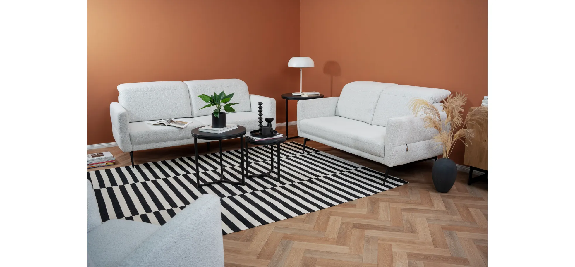 Sofa Estrela 2.0 - 2,5-Sitzer inkl. Kopfteil/Armteil verstellbar und Sitzvorzug motorisch, Stoff, Creme