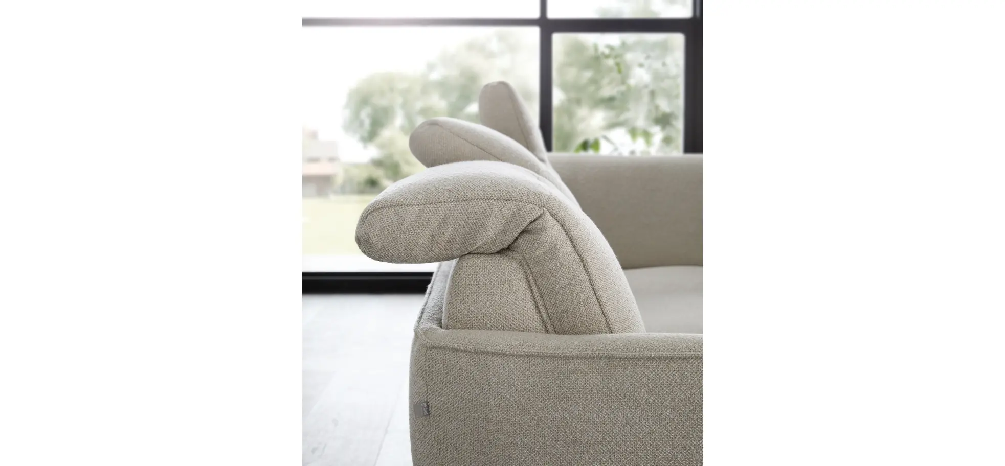 Ecksofa Amadena - 2-Sitzer mit Ecke rechts inkl. Relaxfunktion motorisch, Sitzvorzug und Kopfteilverstellung, Stoff, Creme