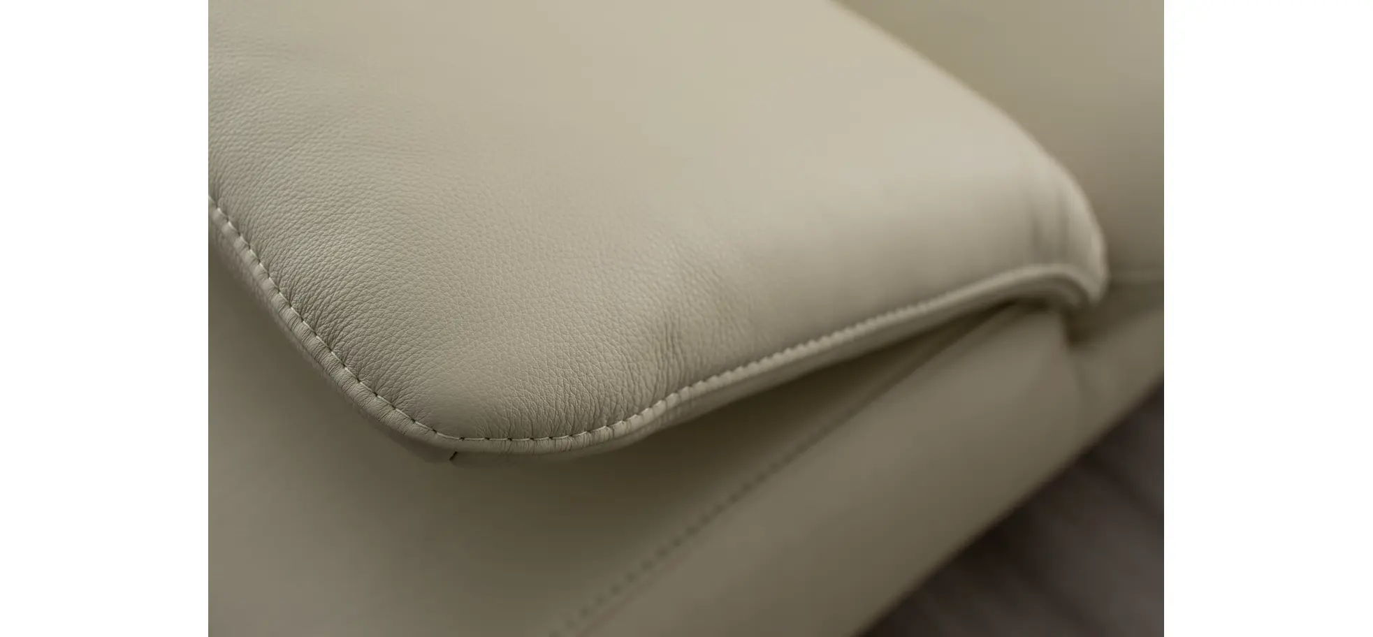 Ecksofa Collina - 2,5-Sitzer, Longchair rechts, inklusive Kopfstütze, Leder, Ecru