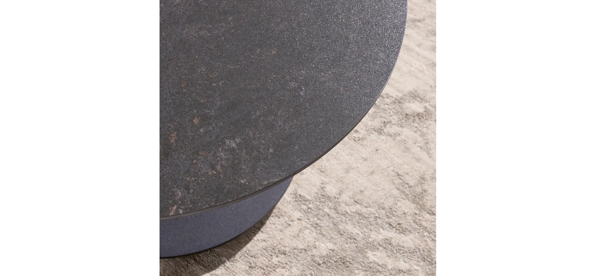 Beistelltisch Camas - LBH ca. 50x50x48 cm, Keramik schwarz