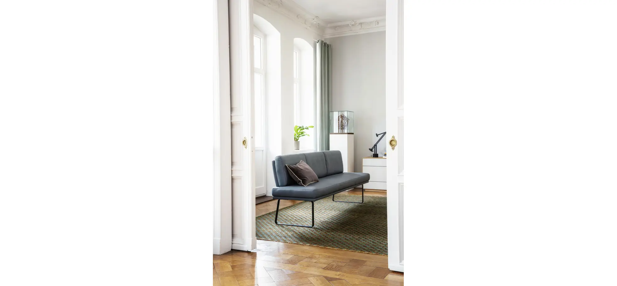 Bank Valloni - B ca. 221 cm, mit Rückenlehne, Leder, Hellblau