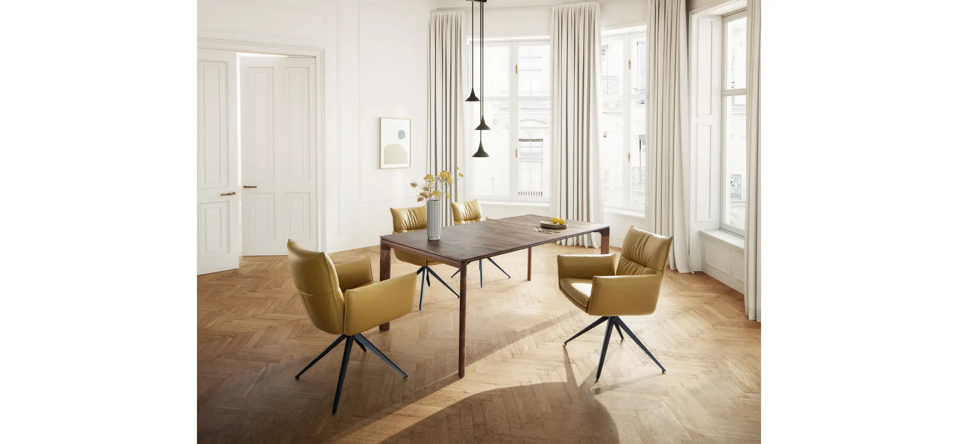 Esstisch 3400 - ausziehbar, LB ca. 220x100 cm, Astiger Nussbaum massiv