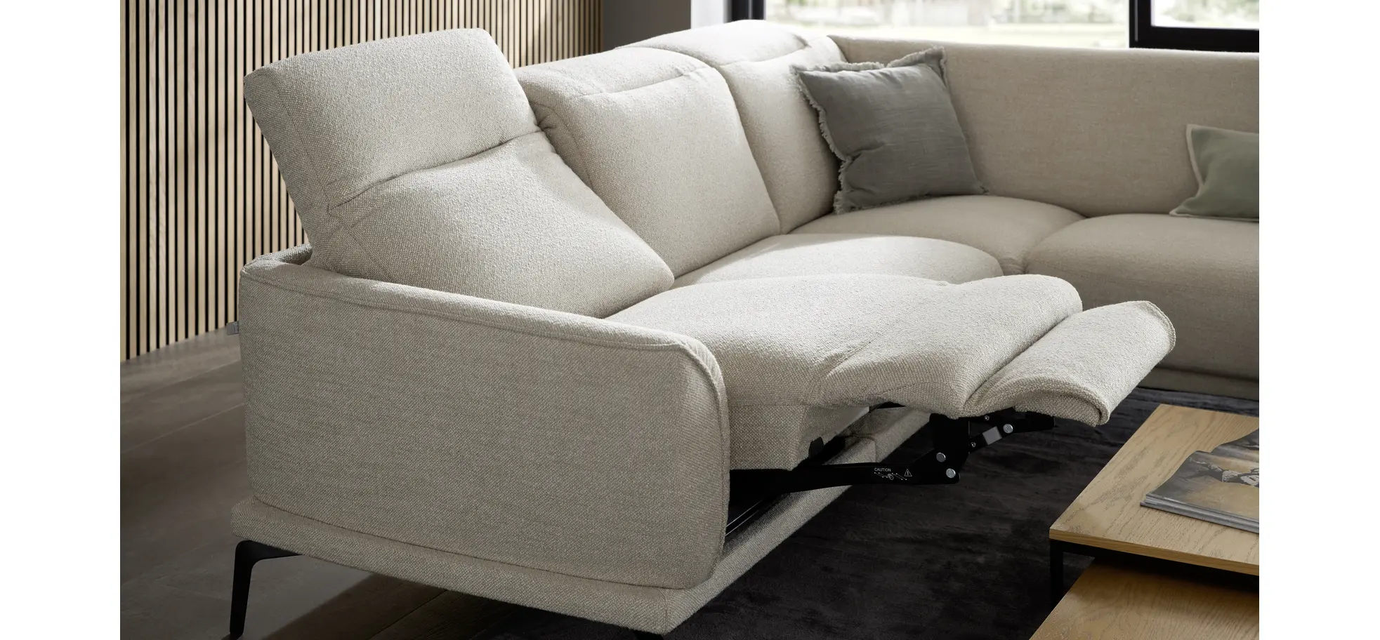 Ecksofa Amadena - 2-Sitzer mit Ecke rechts inkl. Kopfteilverstellung und Sitzvorzug, Stoff, Creme
