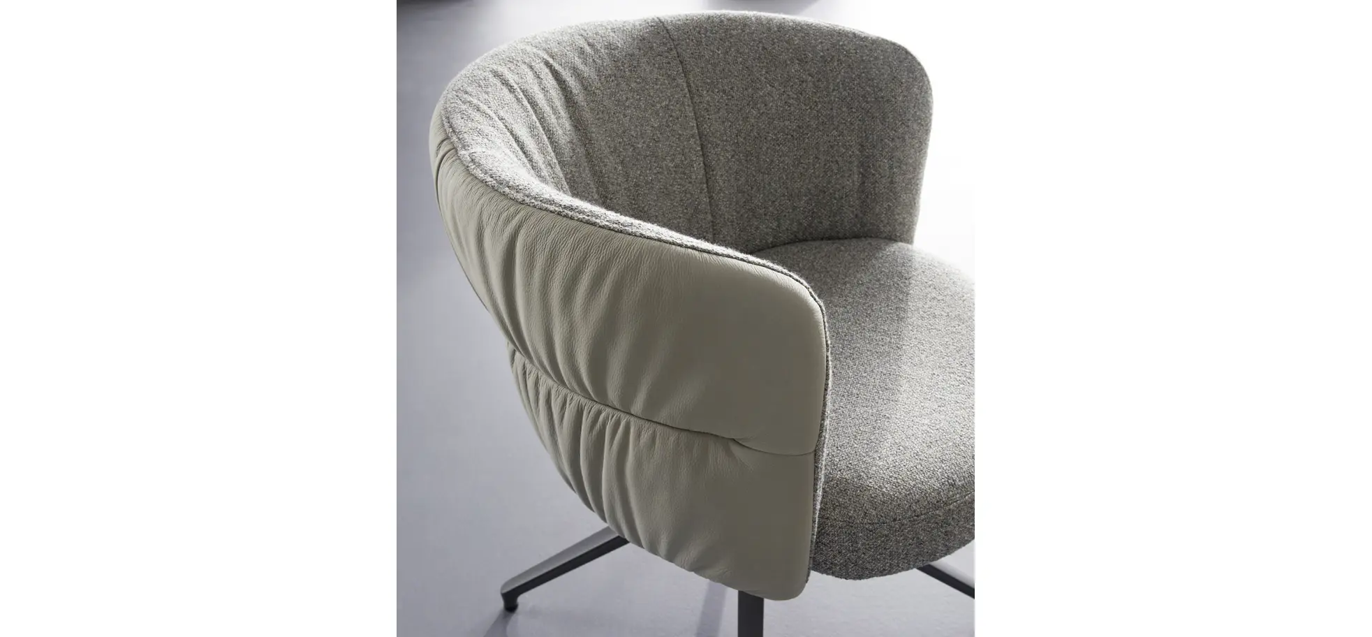 Armlehnstuhl Milana - drehbar, Leder Grau, Stoff Graubraun