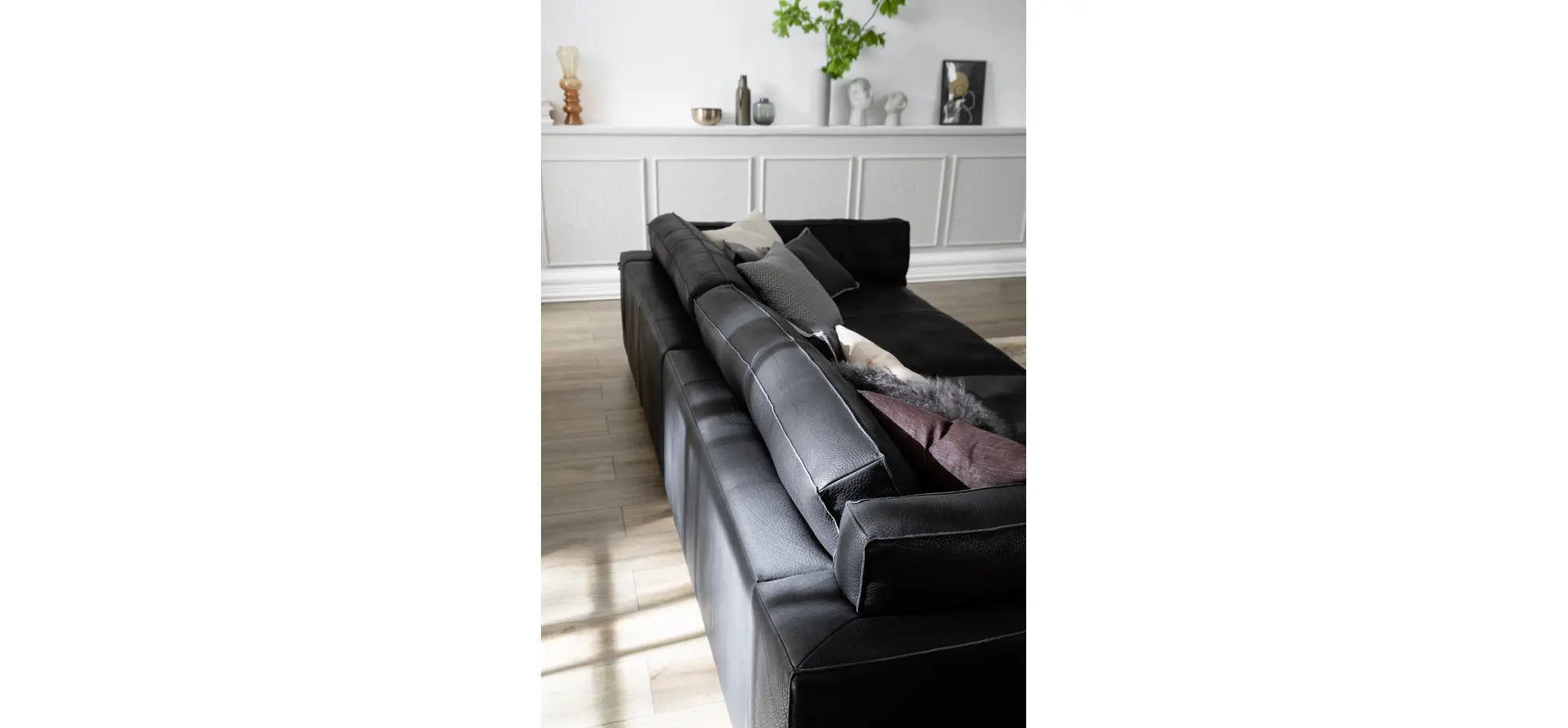 Sofa Aprino 3 - 4-Sitzer XXL, Dickleder, schwarz, Armlehne Kissen