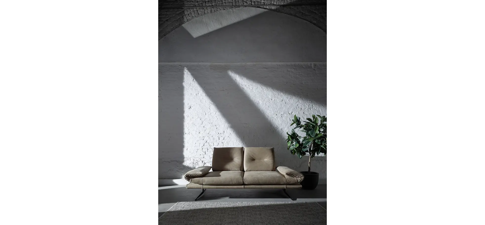 Sofa Lucero - 2,5-Sitzer inkl. Rückenlehne und Sitztiefe verstellbar, Leder, Taupe 