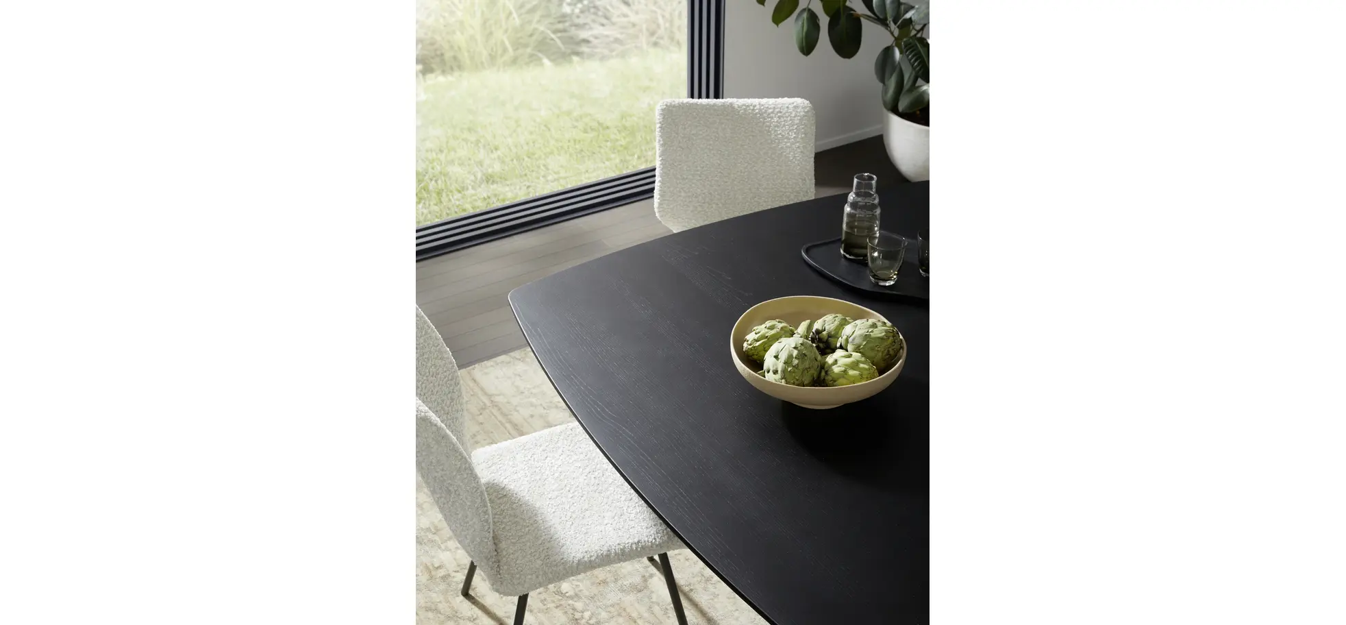 Esstisch Cono - LB ca. 140x140 cm, Eiche massiv, Schwarz