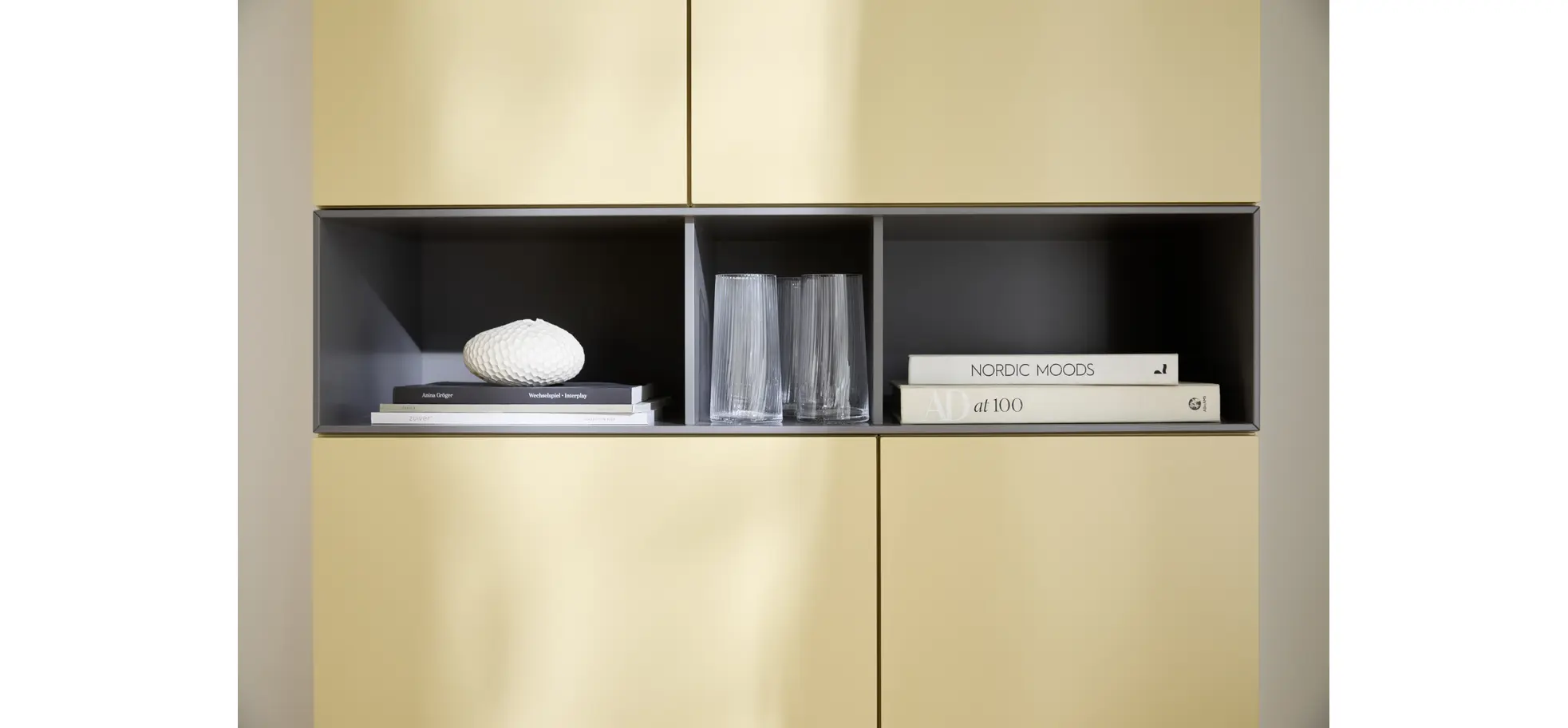 Highboard 3900 - BHT ca. 100x189x45 cm, Lack, Mandel