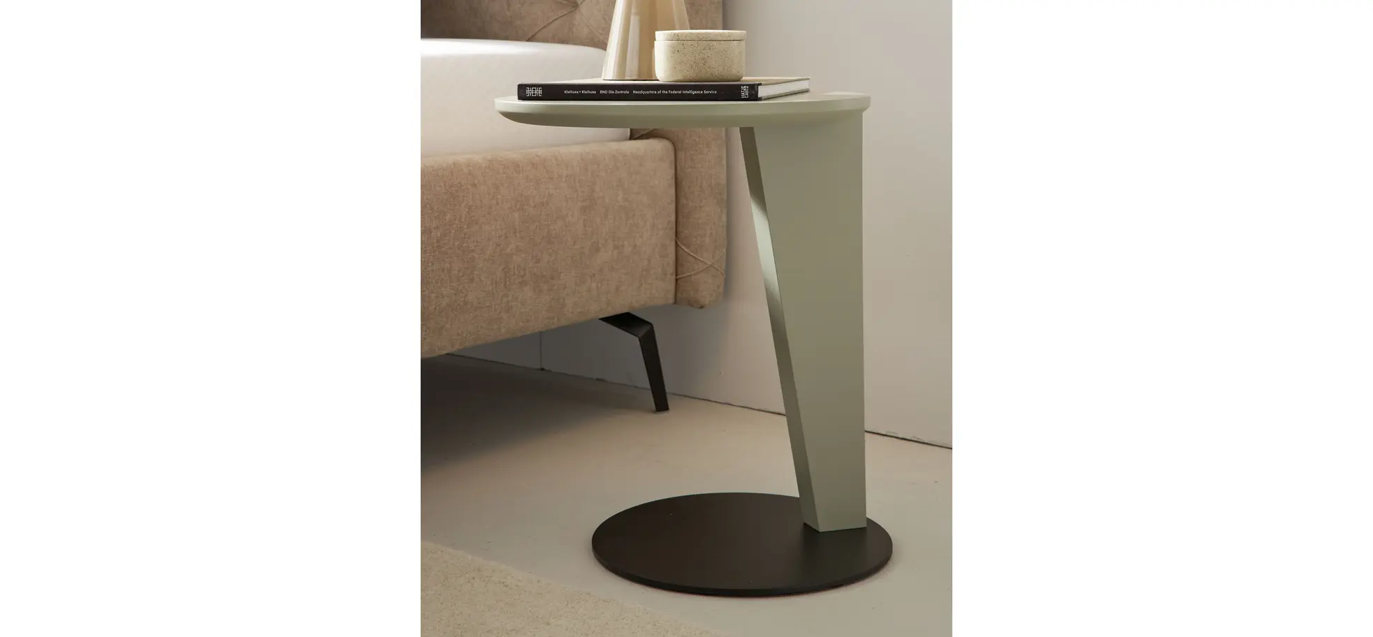 Beistelltisch Cono - DH ca. 42x51 cm, Lack, Salbei