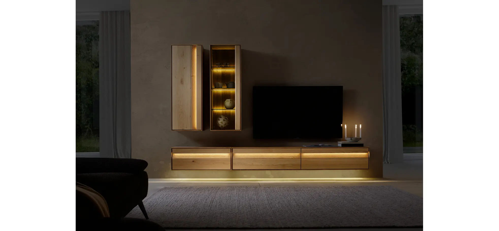 Wohnwand Due Viso - inklusive Beleuchtung, Wildeiche Roheffekt, Geölt, Glastüre