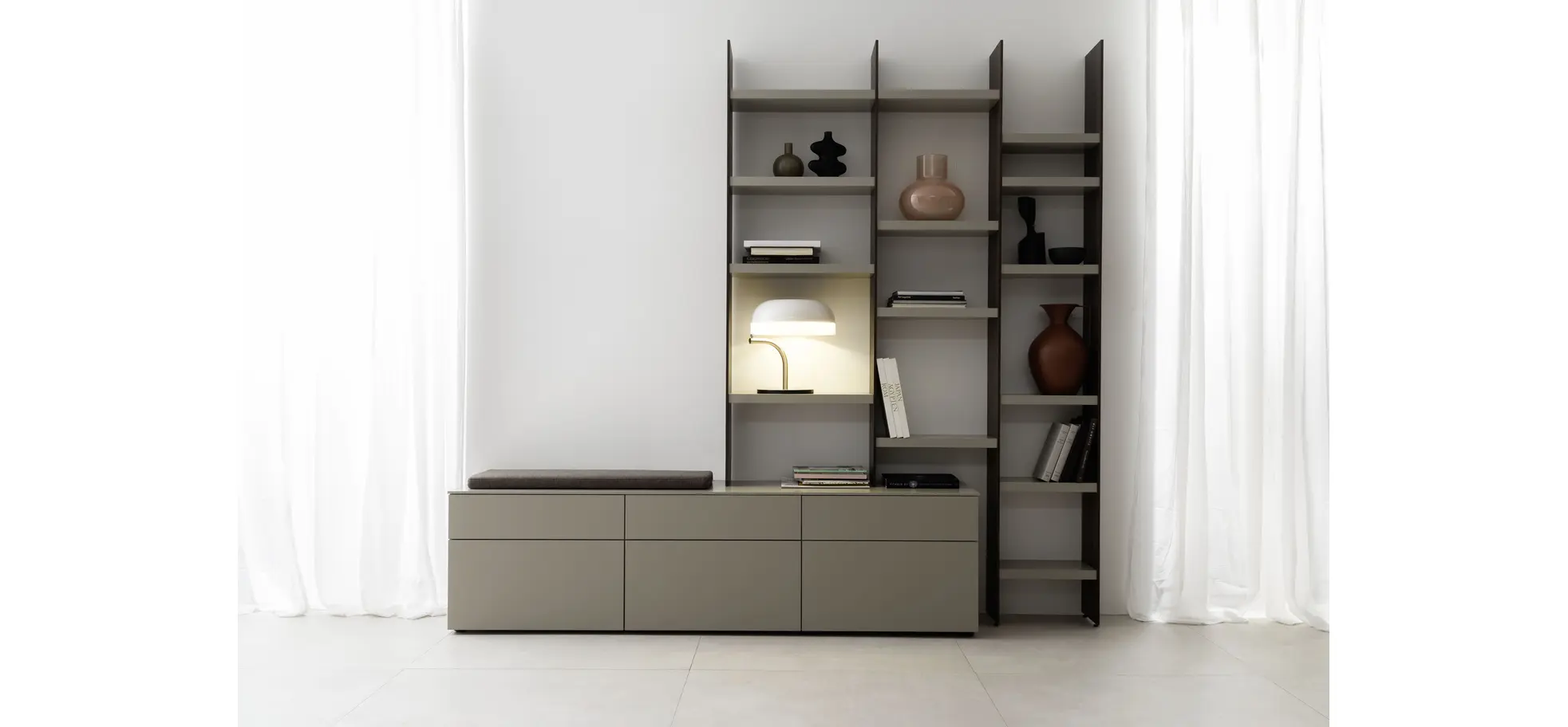 Wohnwand 3900 - Lack matt, hellgrau