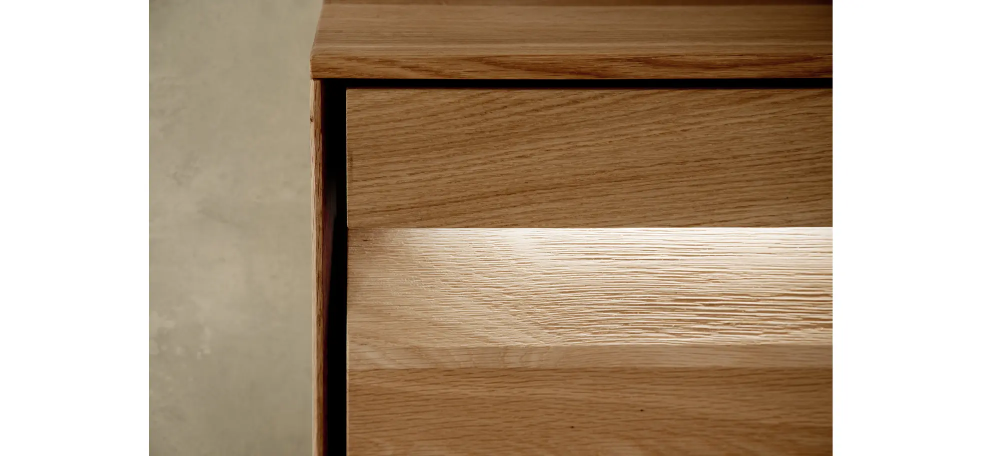 Wohnwand Due Viso - inklusive Beleuchtung, Wildeiche Roheffekt, Geölt, Glastüre