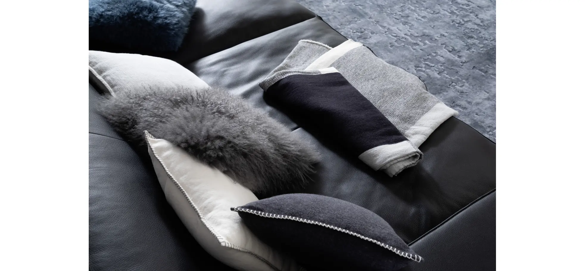 Sofa Aprino 1 - 4-Sitzer XXL, Leder, Schwarz, Armlehne Block