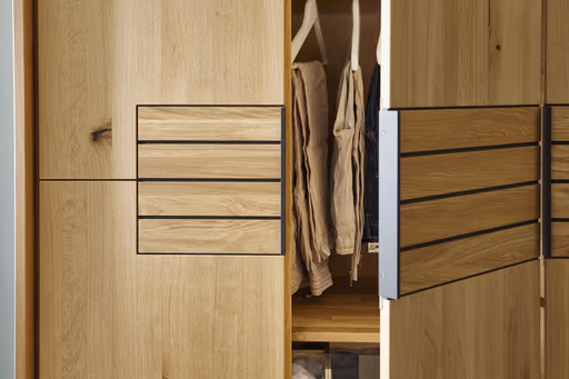 Drehtürenschrank Scottsdale - inkl. Passepartout und Beleuchtung, B ca. 257cm, Wildeiche massiv