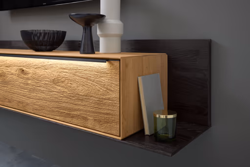 Wohnwand mit Beleuchtung - Asteiche massiv