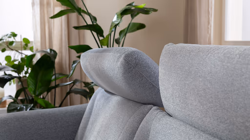 Sofa Nevin - 2,5-Sitzer inkl. Sitzvorzug (motorisch) und Kopfpolsterverstellung, Stoff, Silbergrau