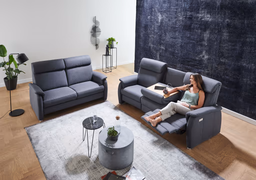 Sofa - 2-Sitzer mit Trapezelement mit Tisch mittig, inkl. teilmotorische Verstellung, Stoff, Anthrazit